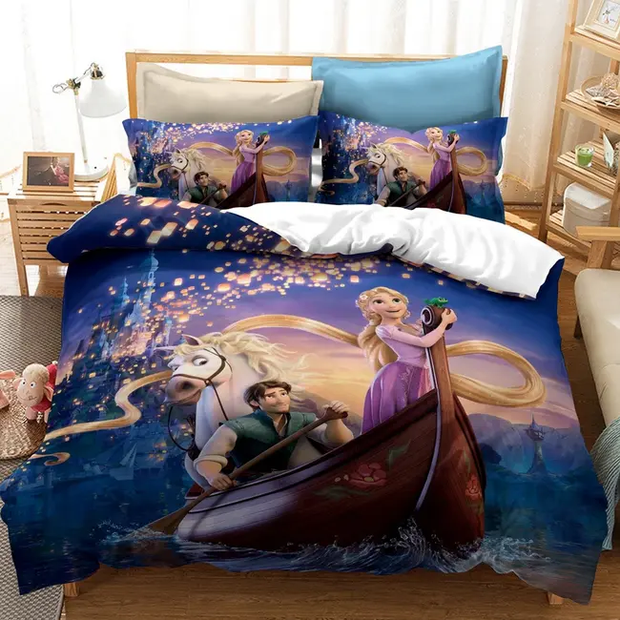 Påslakan med motiv av Rapunzel och Flynn i båt - Sovmoln
